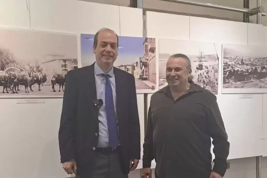 İzmirli koleksiyoner Mert Rüstemden Yunanistanda dördüncü sergi Atinada