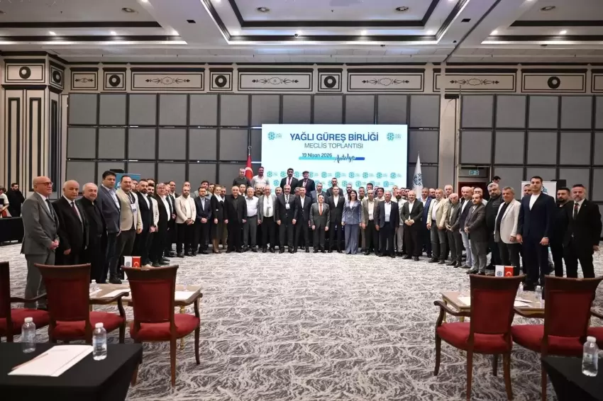 Yağlı Güreş Birliği'nde Ahmet Akın yeniden başkan seçildi