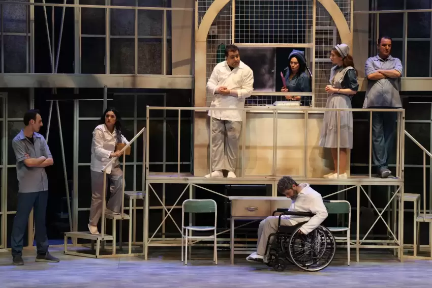 Konya Şehir Tiyatrosundan Kafesten Kuş Uçtu