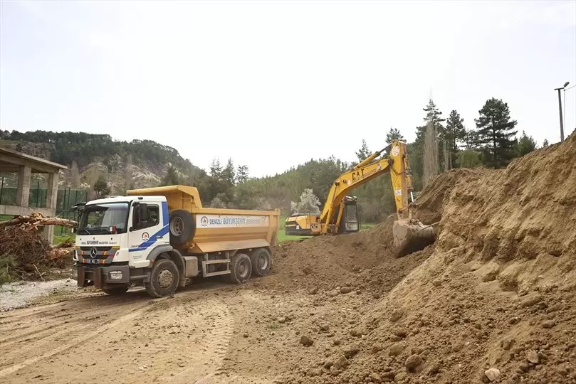 Denizli'de yol yatırımları hız kesmeden devam ediyor