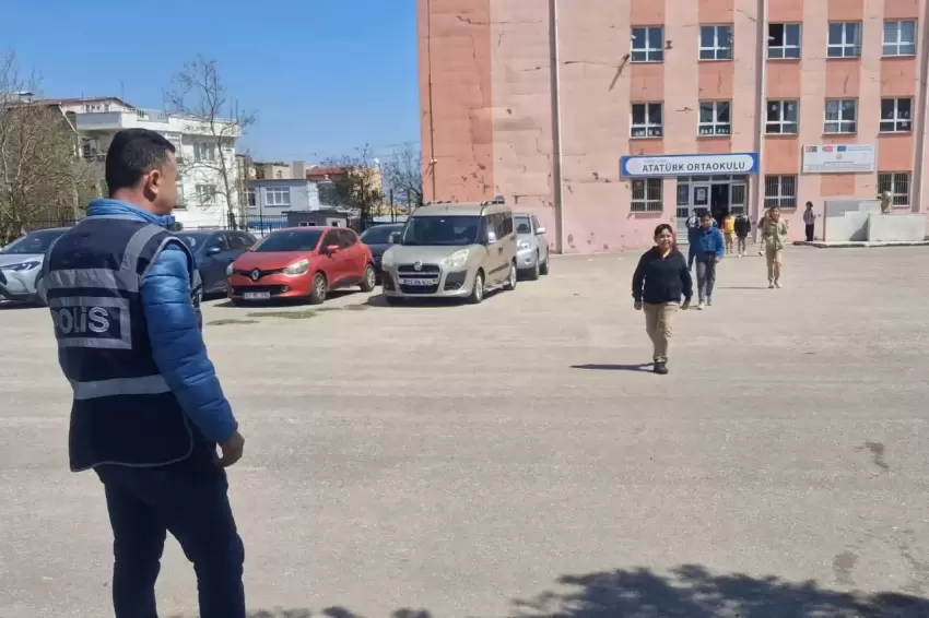 Keşanda okullarda polisler nöbette, bahçeler veliye kapandı