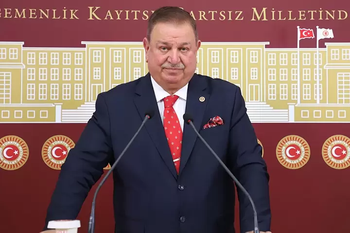 Yeniden Refahlı Bekinden Tom Barrack tepkisi