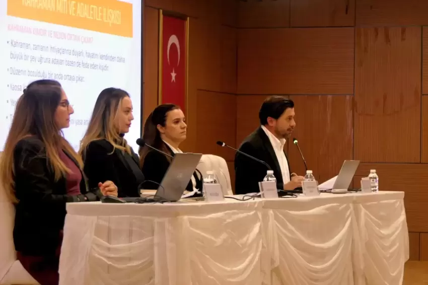 Çanakkalede Felsefe ve Hukuk Paneline yoğun ilgi