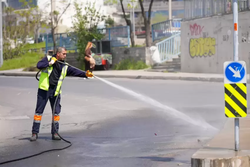 İstanbul Maltepede bahar temizliği hız kesmiyor
