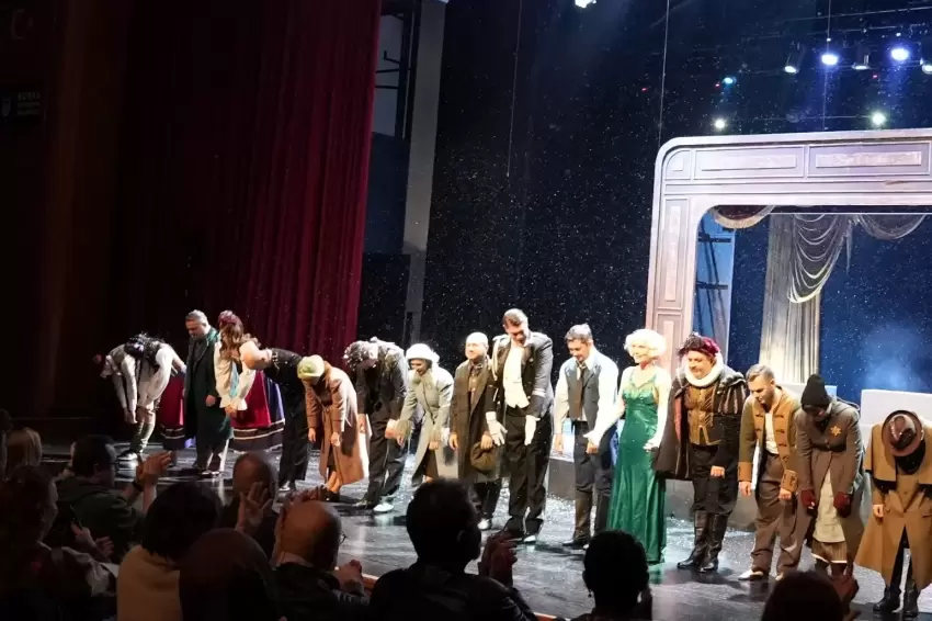 Kocaeli Şehir Tiyatroları Bursa izleyicisiyle buluştu