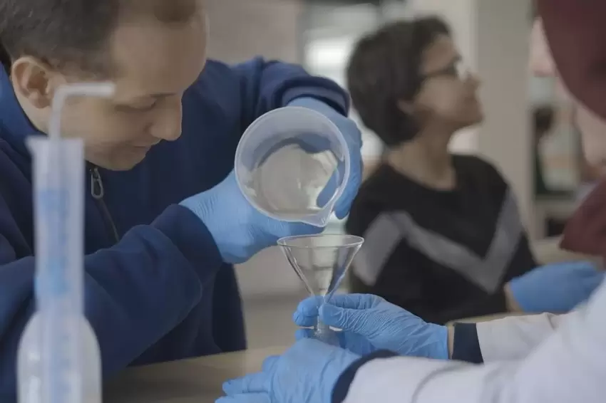 Kocaeli'de gençler ve özel bireylerden sakız kokulu kolonya