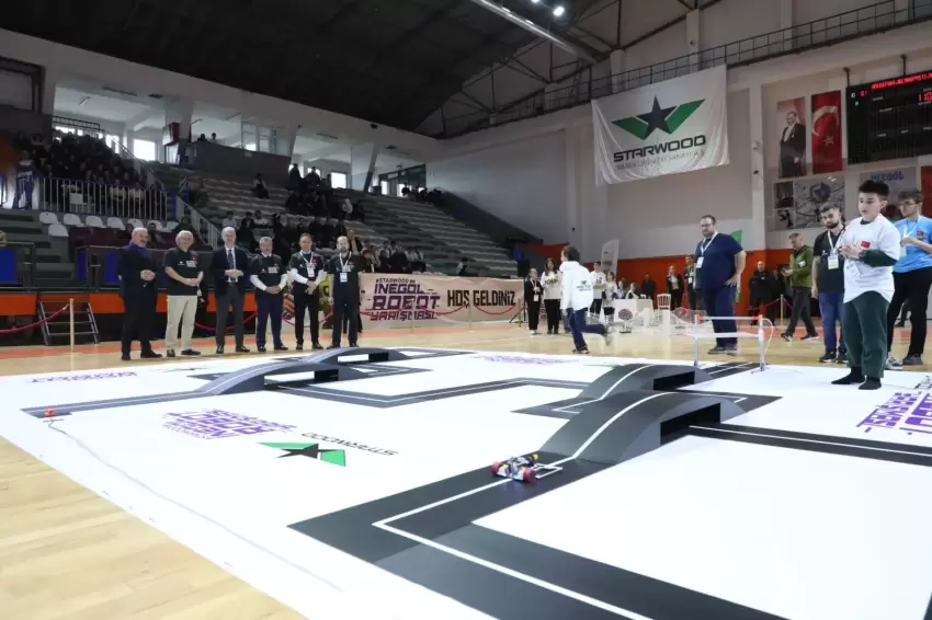 Bursa İnegöl'ün mucitleri robotlarını yarıştırdı