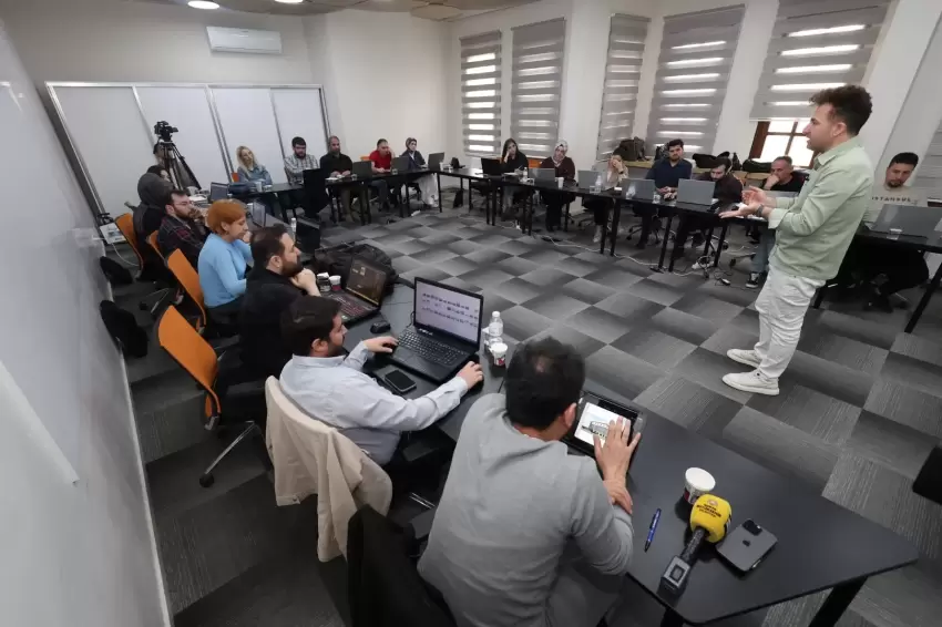 Konya Büyükşehir'den personeline yapay zekâ eğitimi