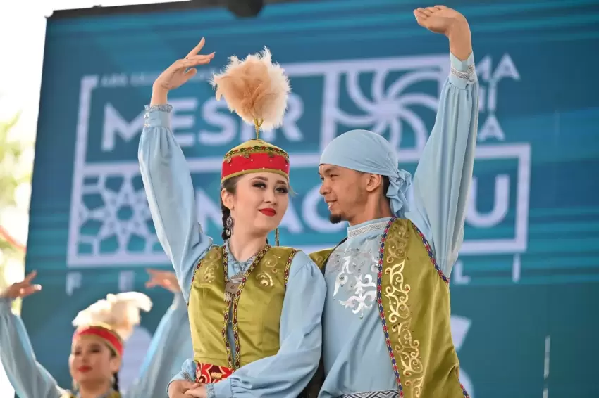 Uluslararası Halk Dansları Toplulukları Manisa'yı büyüledi