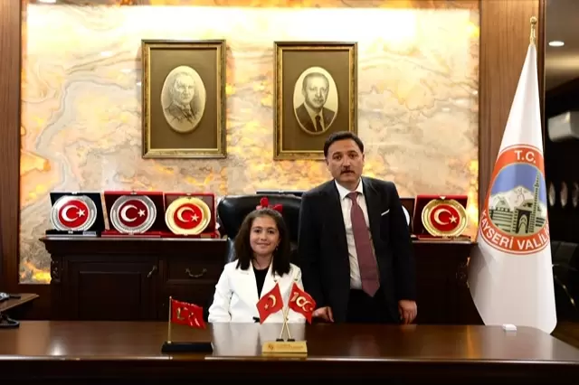 Minik Zeynep Kayseri Valisi oldu
