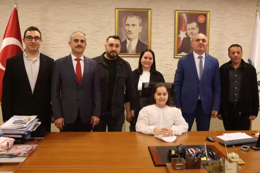 Başkan Çiftçi, koltuğunu minik başkana devretti