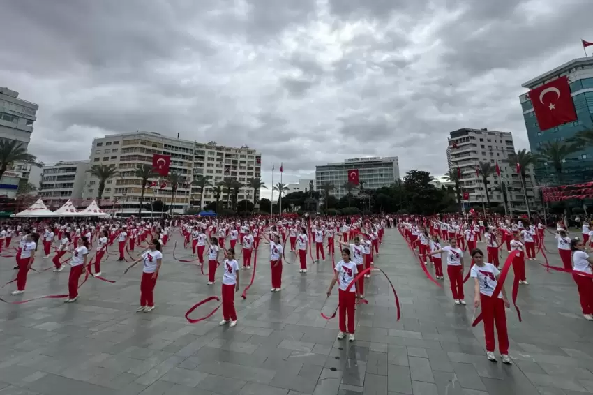 İzmir'de 23 Nisan coşkusu