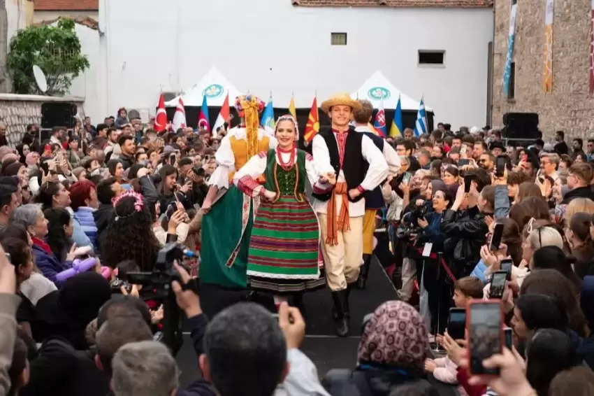 Manisa Mesir Festivali'nde kültür defilesi büyüledi