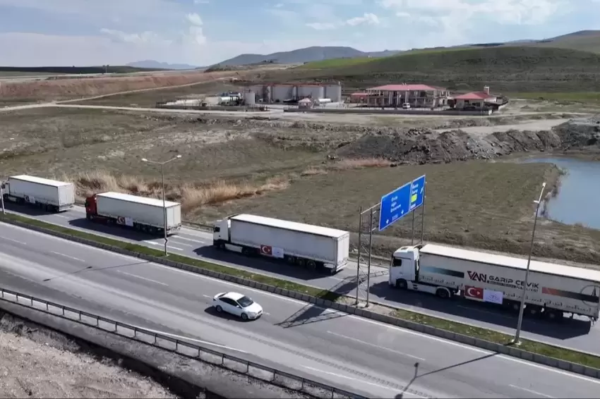 Türkiye'den İran'a 'şifa kervanı' yola çıktı