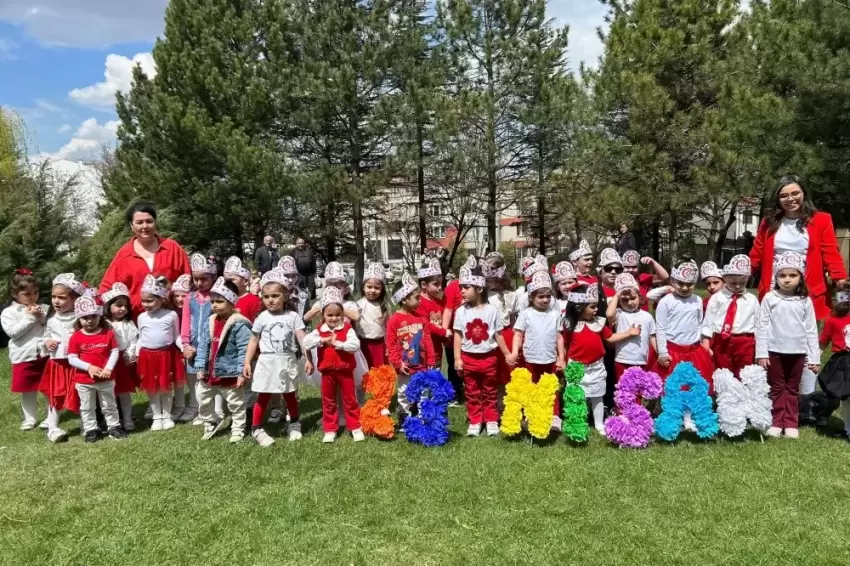 Eskişehirde çocuklar 23 Nisanı oyun evlerinde kutladı