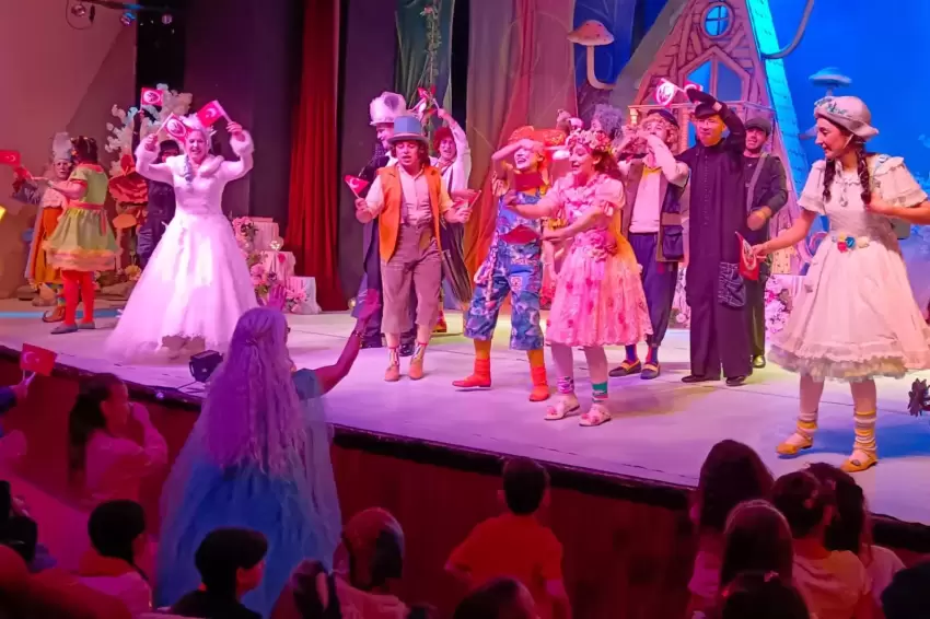 Bursa Devlet Tiyatrosu 23 Nisanı Bencil Dev ile kutladı  