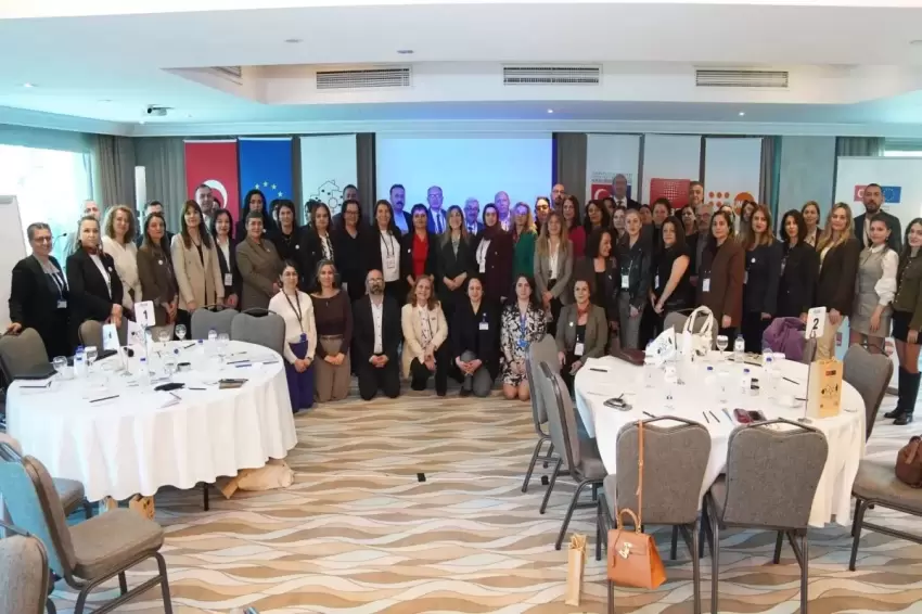 Kadın Dostu Kentlere Adana imzası