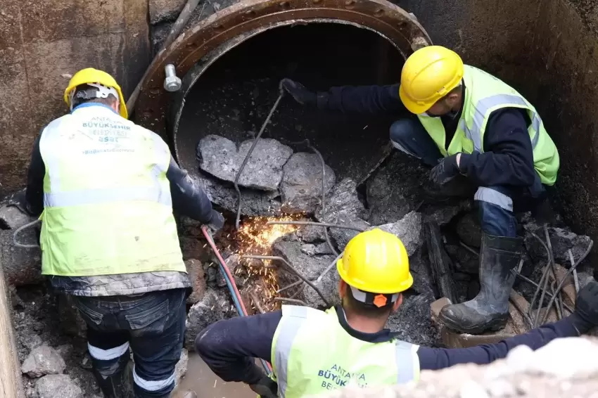 Antalya Muratpaşa'da kritik hatta vana yenileme çalışması tamamlandı