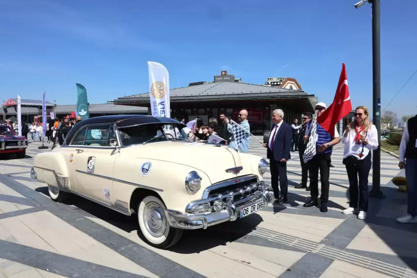 Klasik Otomobil Turu Bursayı renklendirdi... Klasikler geleceğe umut oldu