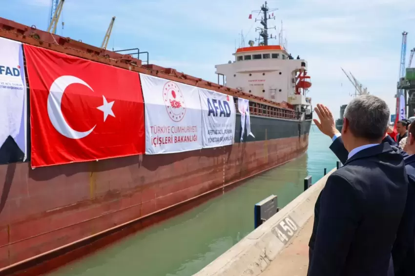 Lübnana 730 ton insani yardım Mersinden dualarla uğurlandı