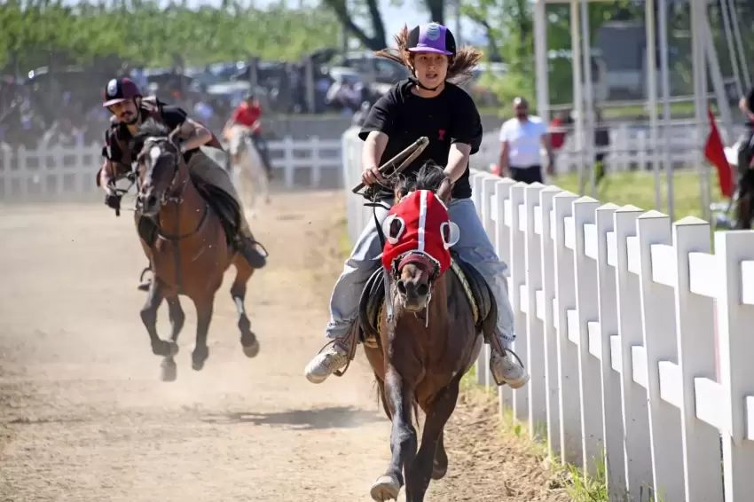 Bursanın Fethinin 700üncü yılında Rahvan At Yarışları heyecanı... 78 at birinciliğe koştu