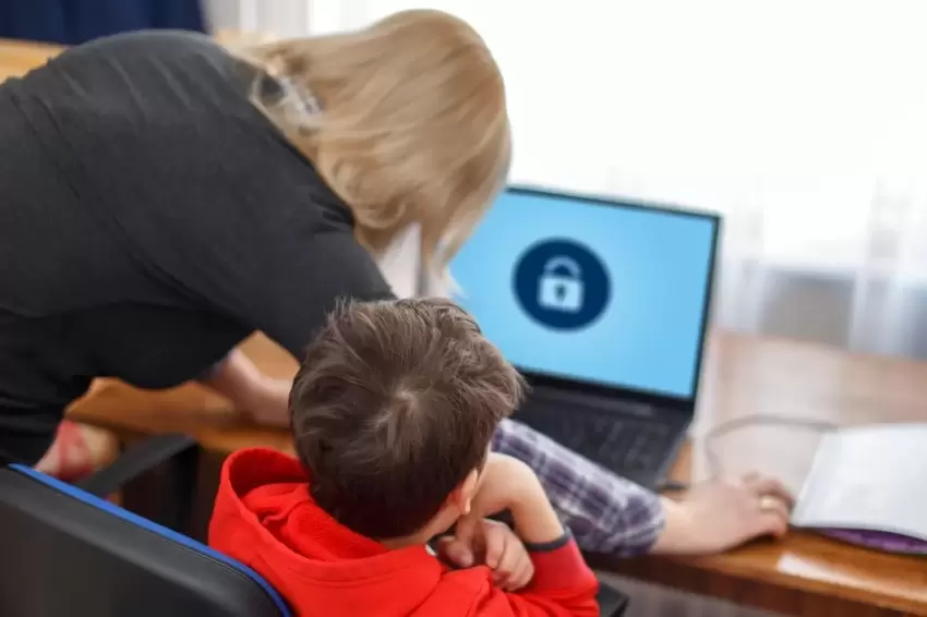 Güçlü aile ilişkileri dijital risklere karşı koruyucu
