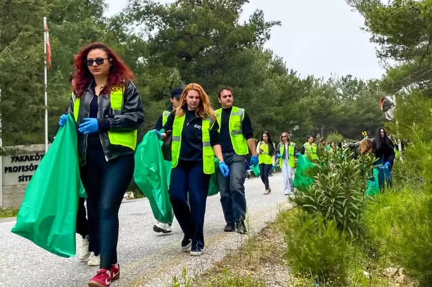 Bornova'da anlamlı temizlik