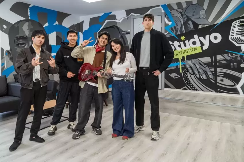 Stüdyo Kültürpark kapılarını Kazakistanlı müzik grubuna açtı