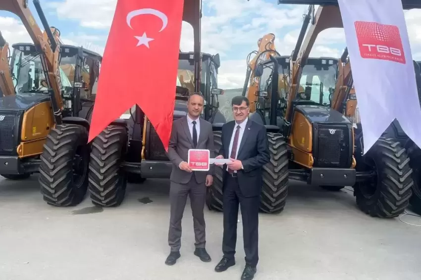 Kütahya Belediyesi'ne TBB'den yeni iş makinesi desteği