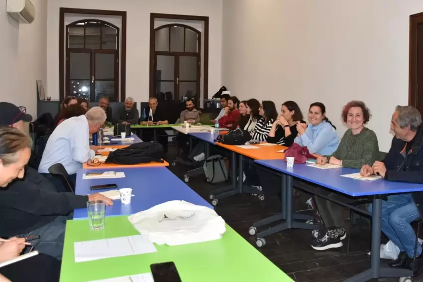 İzmir'de kentsel politikalar 'Demokrasi Okulu'nda konuşuldu