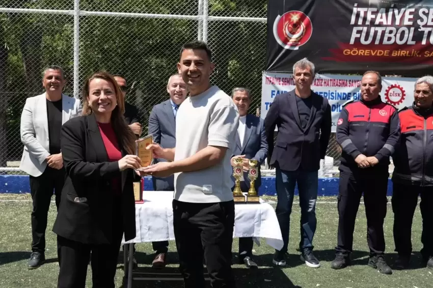 İzmir'de itfaiyecilerden anlamlı turnuva