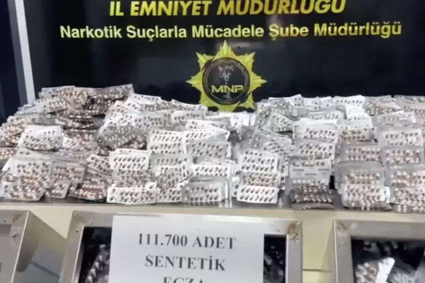 Mersinde dev operasyon 111 bin sentetik hap ele geçirildi