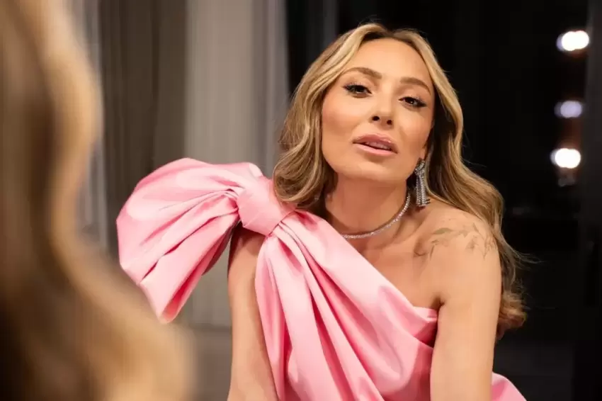 Bonbon şekeri Ziynet Saliye sahnede doğum günü sürprizi