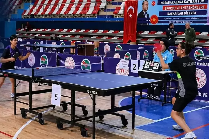 Masa tenisinde şampiyonlar Ağrıda belirlendi