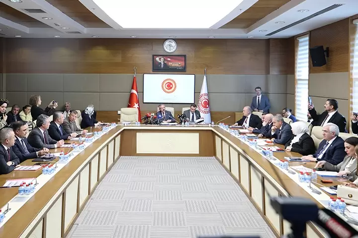 Okul Saldırılarının Nedenlerini Araştırma Komisyonu TBMMde ilk toplantısını yaptı