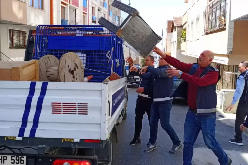 Maltepenin iki mahallesinde kaldırım ve yol işgali denetimi