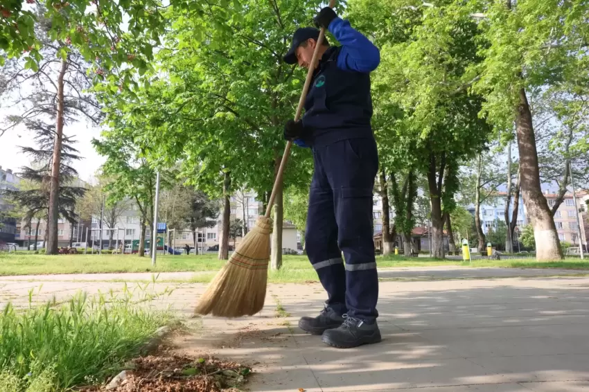 Bursa Osmangazinin yeşil alanlarında titiz temizlik