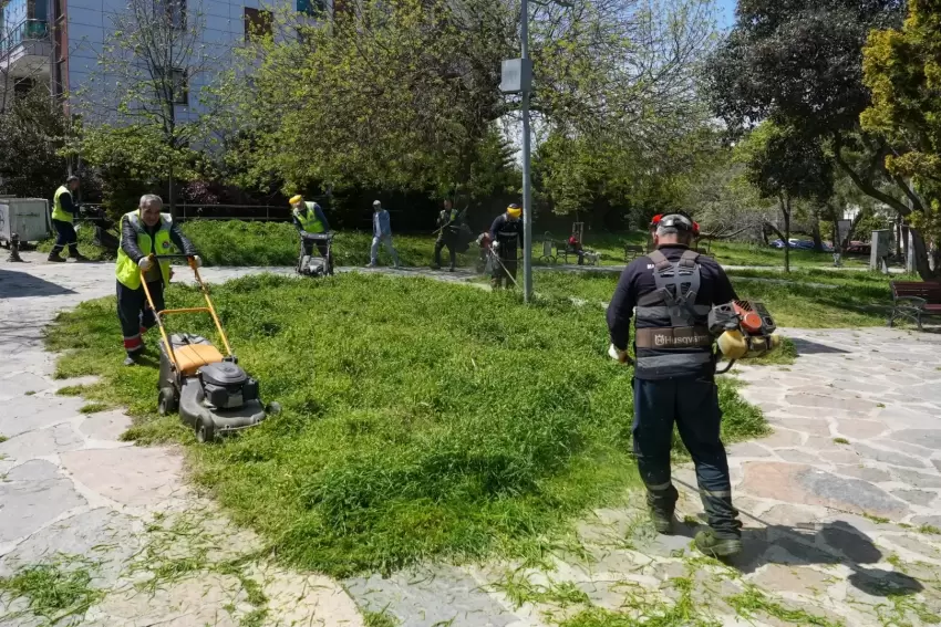 Maltepenin parklarında yaz hazırlığı