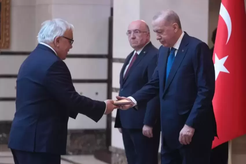Cumhurbaşkanı Erdoğana 5 ülkeden güven mektubu