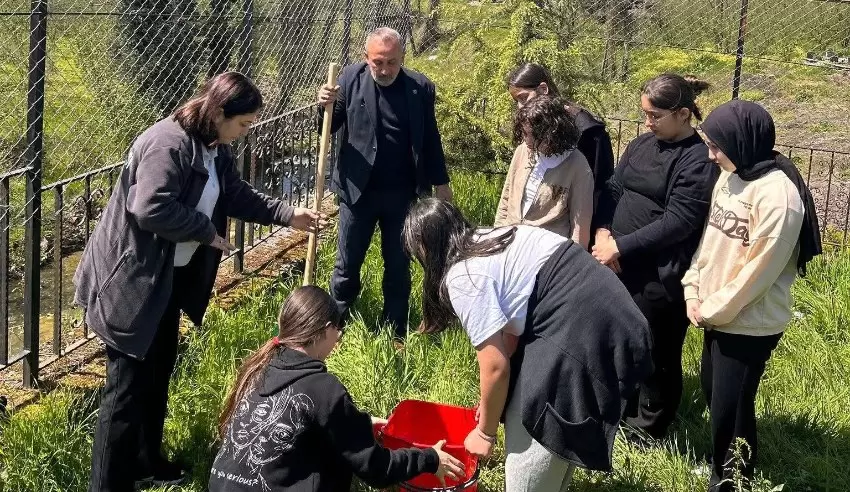 Fidanlar minik ellerle can buldu