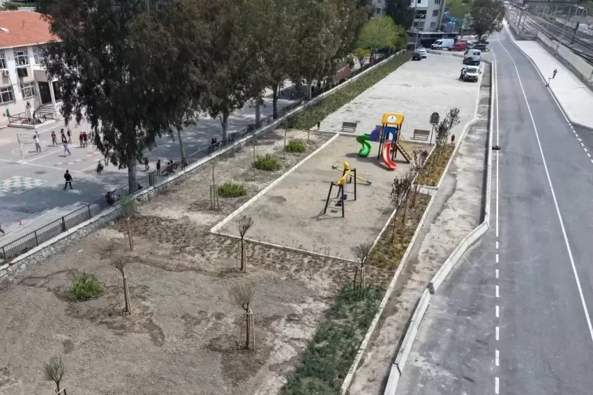İzmirde atıl alan mahalle parkına dönüştü