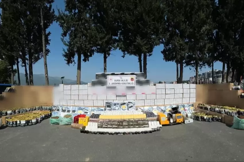 Bursa Gemlikte milyonlarca makaron ele geçirildi