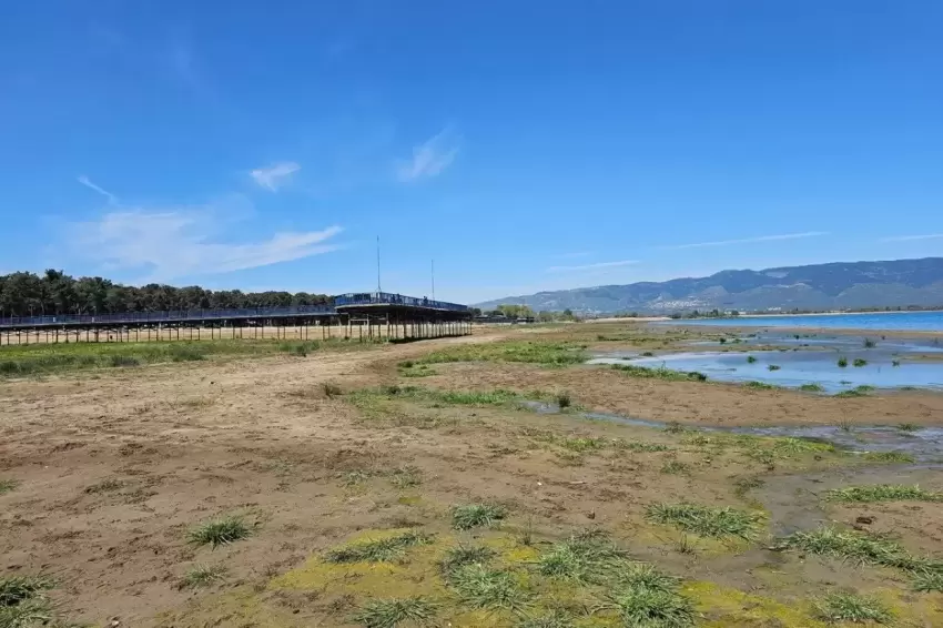 Bursada çarpıcı tablo... Barajlar doldu, İznik Gölü çekilmeye devam ediyor