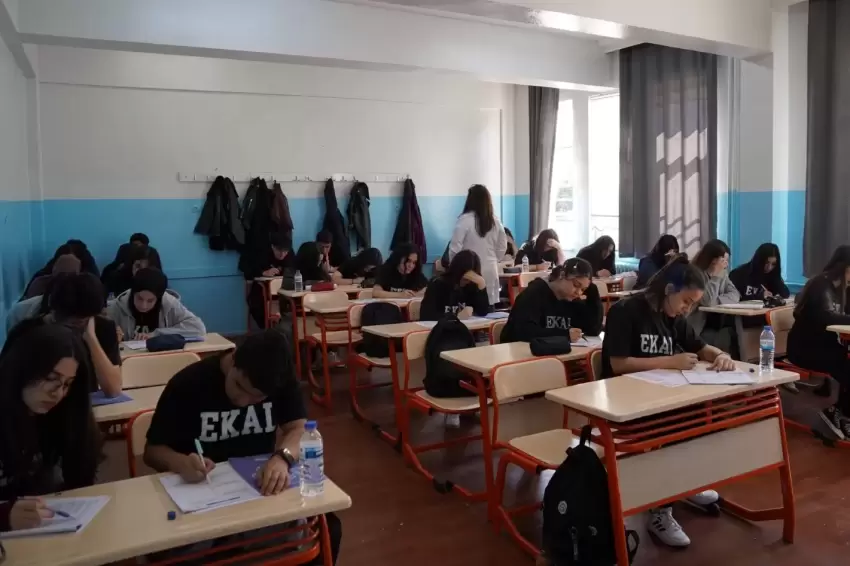 Gaziantepte 12. sınıf öğrencilerine Büyükşehirden deneme sınavı