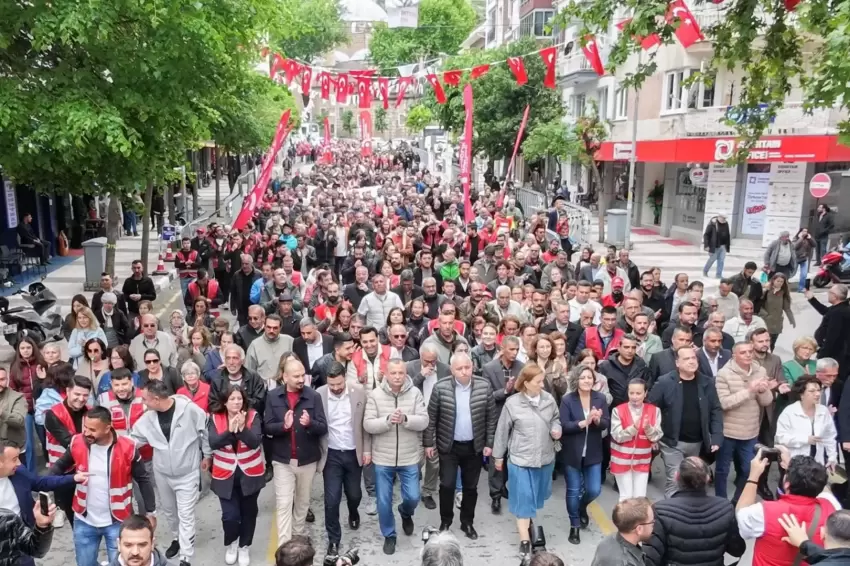 Manisada Başkan Dutlulu emekçilerle omuz omuzaydı