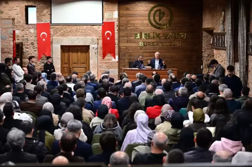 Efkan Ala Birlik Vakfında gençlerle buluştu