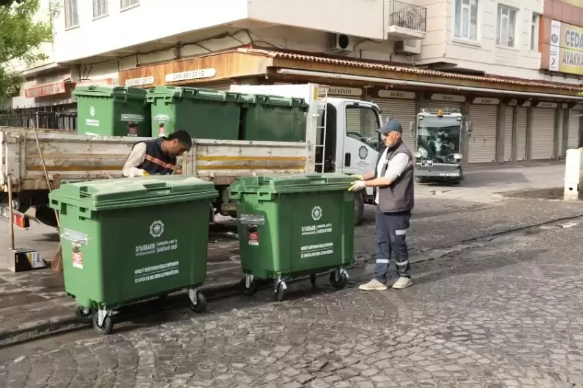 Diyarbakırda yeni nesil çöp konteynerleri alanlarda