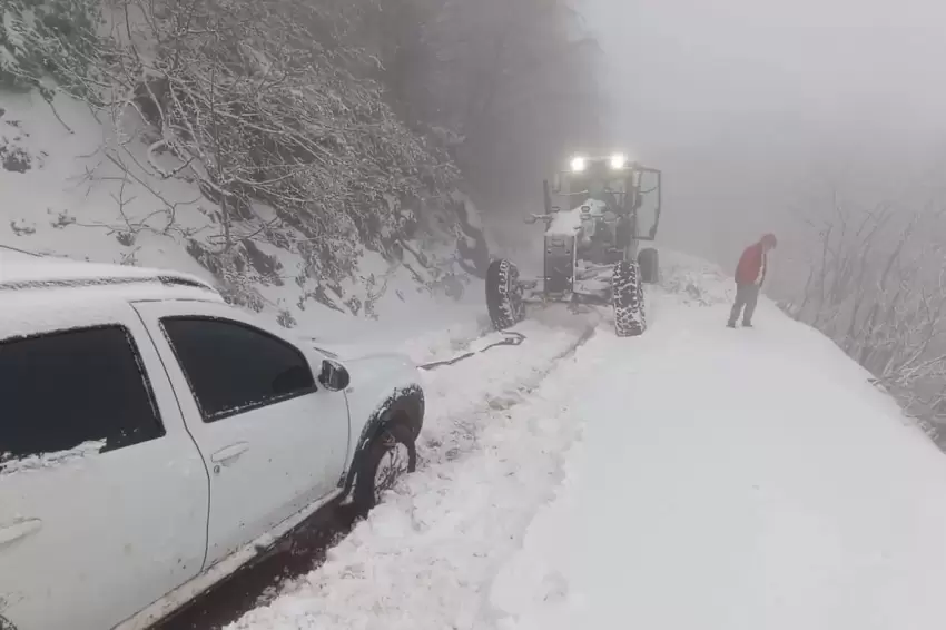 Kocaeli'de kar altında kamp keyfi tatsız bitecekti!