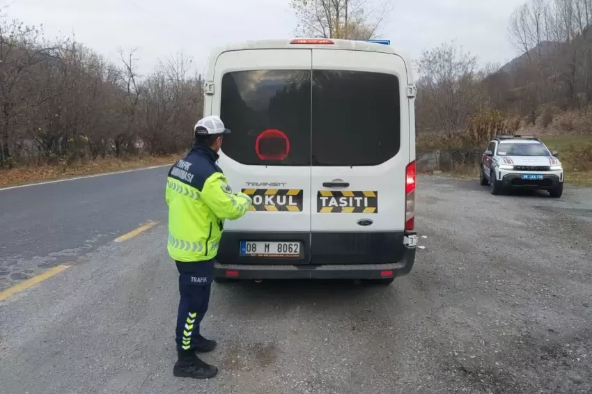 Artvinde okul çevreleri ve servislerde güvenlik denetimi