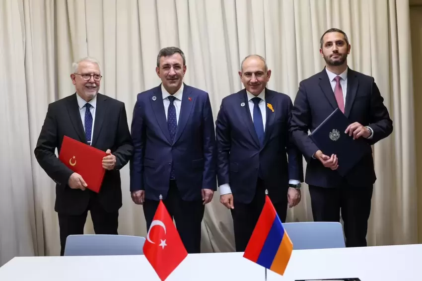 Cumhurbaşkanı Yardımcısı Cevdet Yılmaz Erivanda temaslarını sürdürüyor